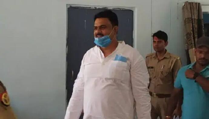 गोरखपुर पुलिस ने श्रीप्रकाश शुक्ल के साथी पूर्व विधायक राजन तिवारी को किया गिरफ्तार, नेपाल भागने की थी तैयारी