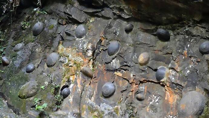 यह है अंडे देने वाला पत्थर, देखकर लोग हुए हैरान, इसे चुराने वाले के साथ होता है ऐसा