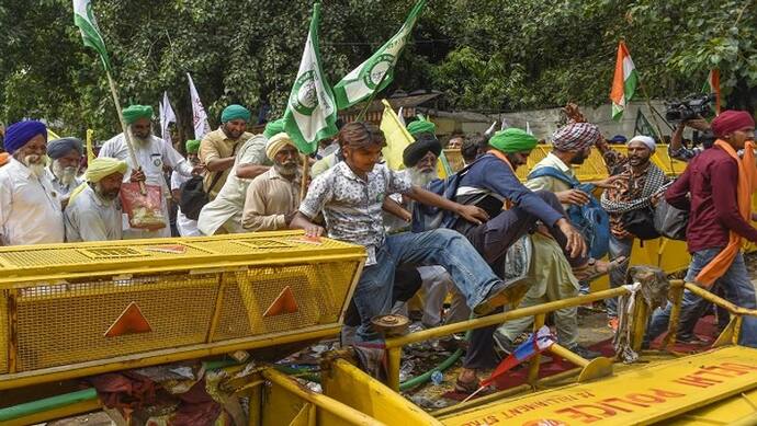 5 हजार से अधिक किसानों ने जंतर-मंतर पर किया विरोध प्रदर्शन, बैरिकेडिंग तोड़े, लगा 5 km लंबा जाम