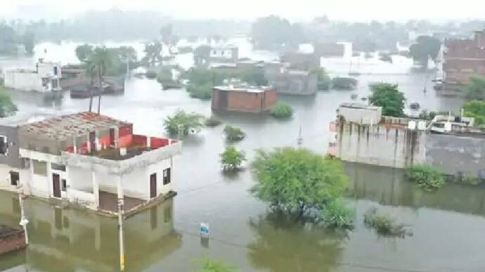 भारी बारिश से पानी-पानी हुआ राजस्थान...बिगड़े हालात-बुलानी पड़ी सेना, घरों में घुसा पानी तो छत पर बैठना पड़ा