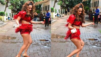 निया शर्मा ने माइक्रो मिनी स्कर्ट- टॉप पहनकर सड़क पर किया बारात टाइप डांस, सेक्सी फिगर देखकर सन्न रह गए लोग
