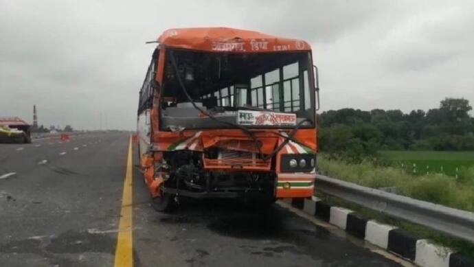 बाराबंकी: पूर्वांचल एक्सप्रेस वे पर ट्रक और बस में हुई टक्कर, पेट्रोलिंग टीम की लापरवाही बनी हादसे का कारण
