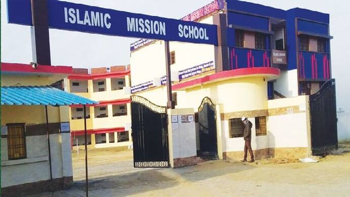 अलीगढ़: हिंदी न पढ़ाने के सवाल पर स्कूल प्रशासन ने उठाया ऐसा कदम, DM ने दिए जांच के आदेश