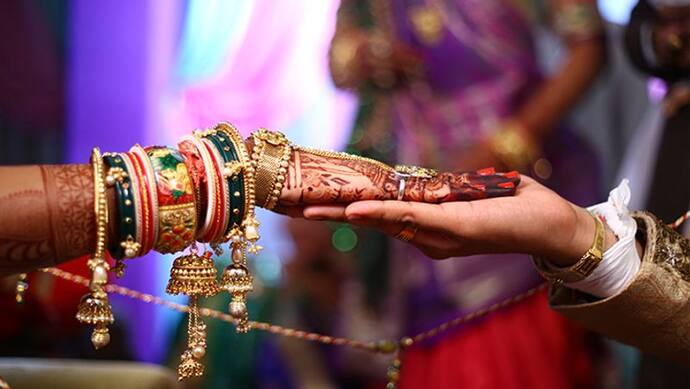 Hartalika Teej Upay: नहीं हो रहा है विवाह या पति-पत्नी में नहीं बनती तो 30 अगस्त को करें ये उपाय