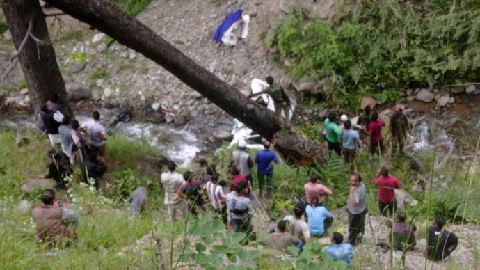 जम्मू-कश्मीर में बड़ा हादसा: किश्तवाड़ में चार पहिया वाहन खाई में गिरा, मासूम समेत 8 की मौत
