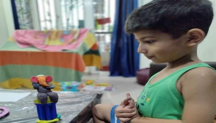 खेल-खेल में 3 साल के बच्चे ने बनाई गणेश जी की प्रतिमा, 2 साल की उम्र में सुना चुका है गायत्री मंत्र 