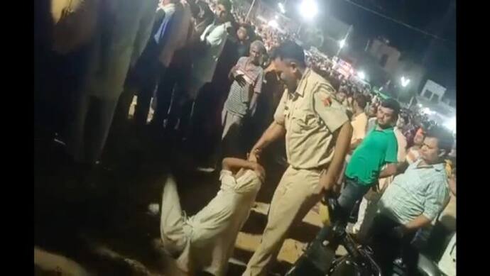 भरतपुर मेले में पुलिसवाला बना गुंडाः मेला देखने आए बुजुर्ग का इस वजह से बिगाड़ दिया हुलिया