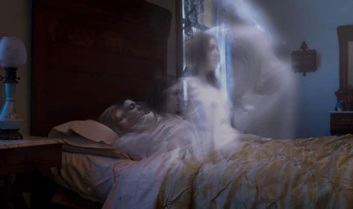 सोते वक्त महिला का प्राइवेट पार्ट टच करता था 'भूत', कैमरे ने खोल दिया मनचले आत्मा का राज