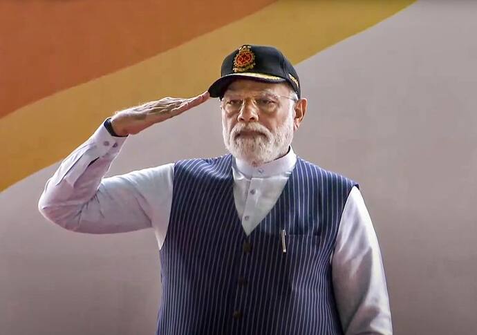 'मेड इन इंडिया' युद्धपोत INS विक्रांत लॉन्च, PM मोदी बोले-विक्रांत विशाल है, विराट है, विहंगम है