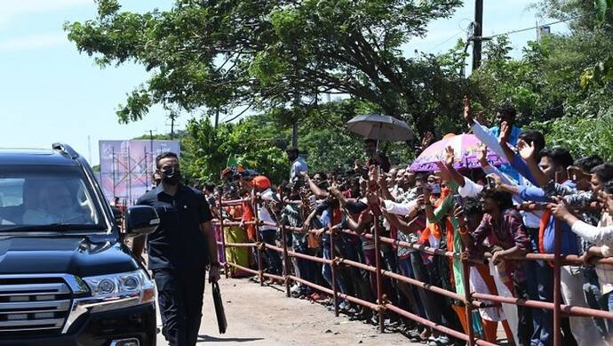 मंगलुरु: PM मोदी के स्वागत में सड़क पर उमड़ा जनसैलाब, लोगों ने लगाए मोदी..मोदी.. के नारे