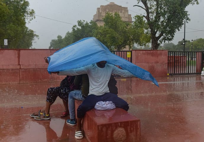 झारखंड में सूखे जैसे हालात, दिल्ली में 14 साल में सबसे कम पानी गिरा, लेकिन कुछ राज्यों में भारी बारिश का अलर्ट