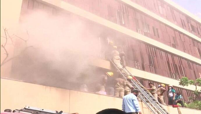 लखनऊ के लेवाना होटल में आग लगने से 4 की मौत, धुआं भरने से लोग बेहोश-खिड़कियां तोड़ 18 को निकाला