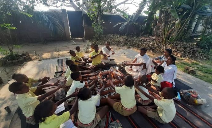 टीचर्स डे विशेष... झारखंड का एक ऐसा गुरुकुल, जहां ब्राह्मण नहीं आदिवासी बच्चे फ्री में पढ़ रहे वेद और उपनिषद्