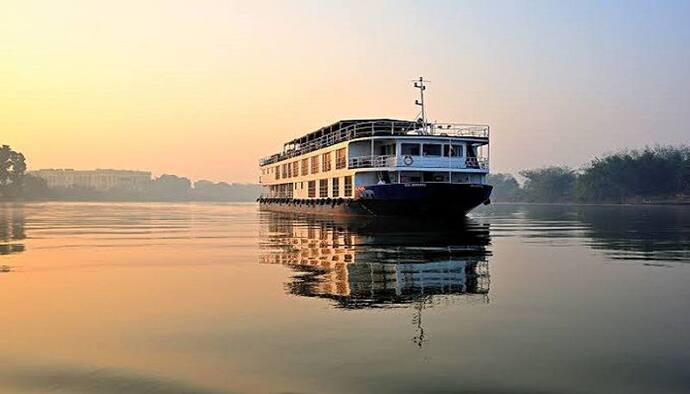 जलमार्ग से भी काशी की यात्रा हुई सुगम, पटना से राजमहल क्रूज से आ रहे 18 पर्यटक 