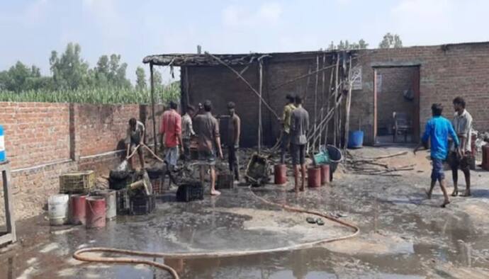 बिजनौर में पटाखा फैक्ट्री के गोदाम में लगी आग, मजदूरों की सूझबूझ से ऐसे टला बड़ा हादसा