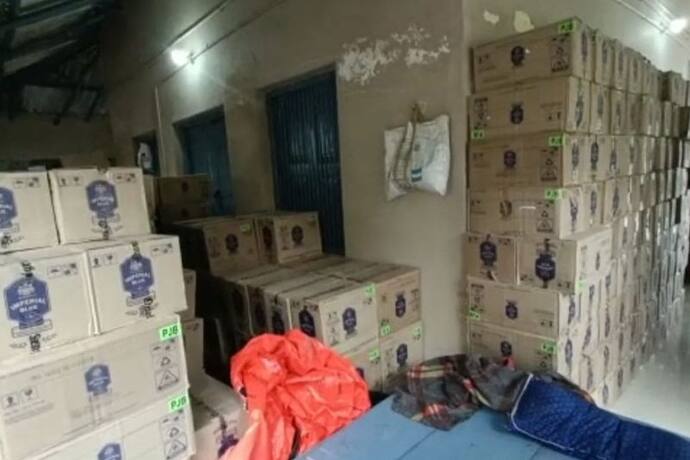 बिहार में फिर खुली शराबबंदी की पोल: 50 लाख की शराब बरामद, पुलिस को ट्रक से पेटियां उतारने में लगे 2 घंटे