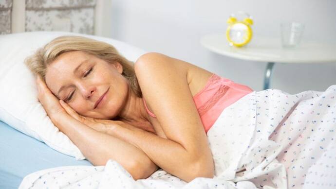 अगर आपको भी है नींद नहीं आने की समस्या, तो बस करें इन 7 चीजों का करें सेवन और लें भरपूर नींद