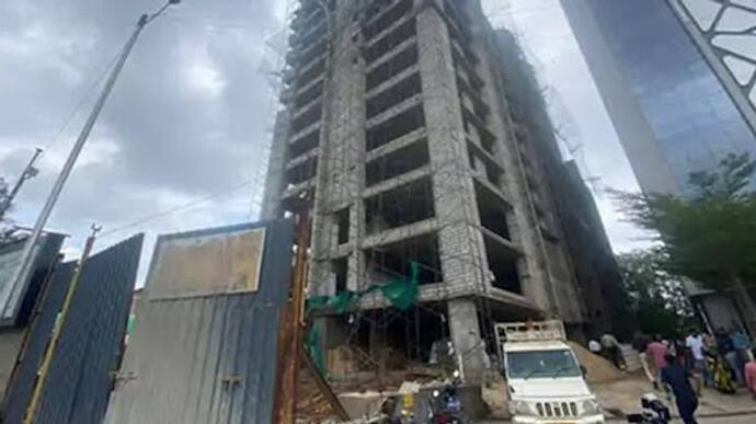  अहमदाबाद में बड़ा हादसा: बिल्डिंग की 7वीं मंजिल पर टूटी लिफ्ट, 7 लोगों की मौके पर मौत