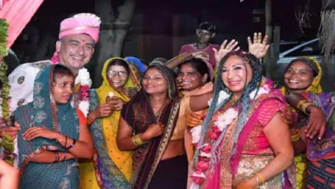 मैक्सिको के प्रेमी जोड़े ने हिंदू रीति-रिवाज से आगरा में की शादी, 2 घंटे में निभाई गई हर एक रस्म