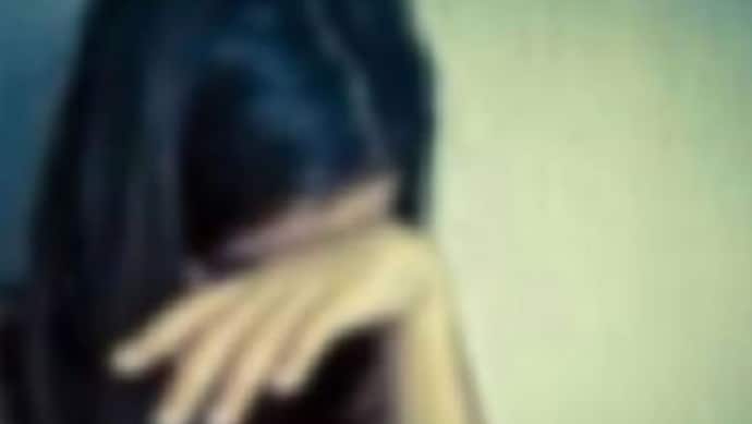 फिरोजाबाद: दो दिन से लापता छात्रा हाईवे किनारे बदहवास हालत में मिली, माता-पिता को देख दोहरा रही एक ही बात