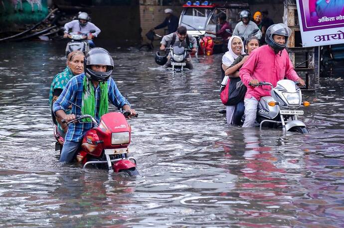 Monsoon Update: यूपी, मप्र, छग और ओडिशा में भारी बारिश का अलर्ट, जानिए किस राज्य के लिए क्या है भविष्यवाणी