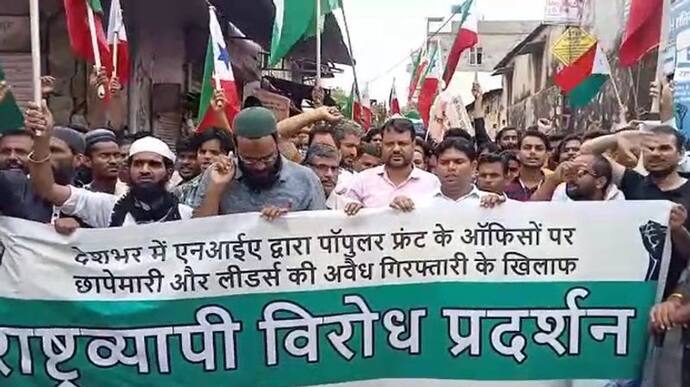 राजस्थान में PFI पर NIA का एक्शनः 15 से ज्यादा हिरासत में, तिरंगा लेकर सड़कों पर मुस्लिम संगठन