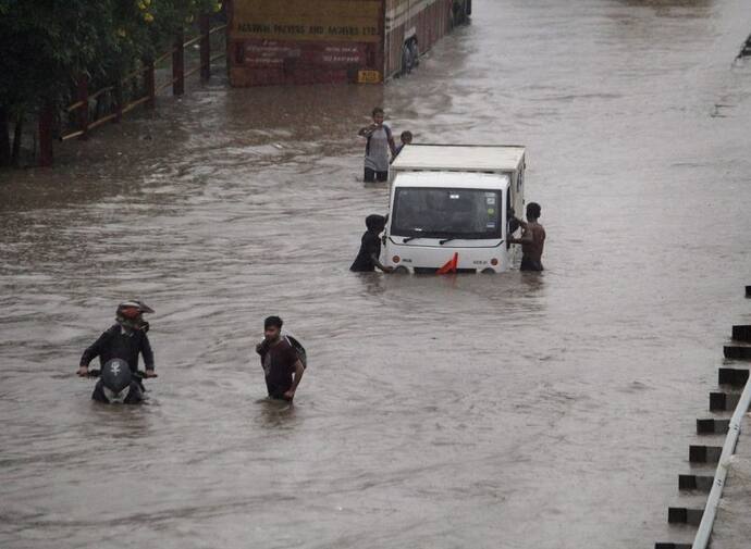 Monsoon Update: विदाई से पहले दिल्ली को राहत, नोएडा में तेज बारिश के अलर्ट के बाद 1-8 तक के स्कूलों में छुट्टी