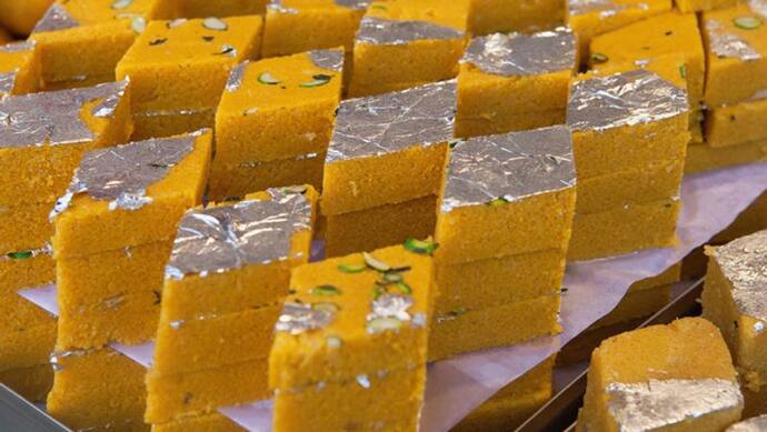 बची हुई रोटियों से बनाए शानदार मिठाई, ₹500 किलो वाली बेसन बर्फी हो जाएगी फेल
