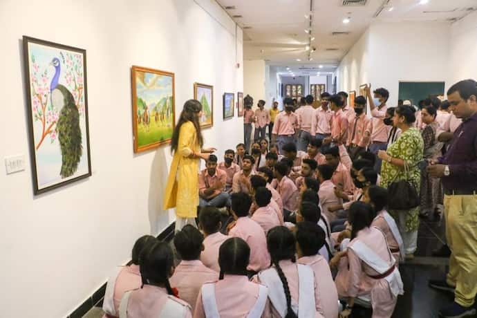 अंतरराष्ट्रीय सांकेतिक भाषा दिवस के अवसर पर दिव्यांग बच्चों ने पीएम मोदी को मिले गिफ्ट्स के बीच बिताया दिन