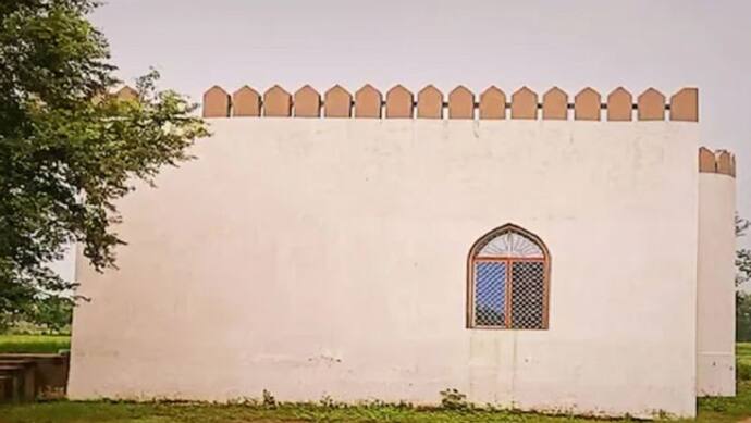 अलीगढ़: प्रशासन की अनुमति के बिना बनाई मस्जिद और फिर बेचकर हुए फरार, ऐसे हुआ मामले का खुलासा