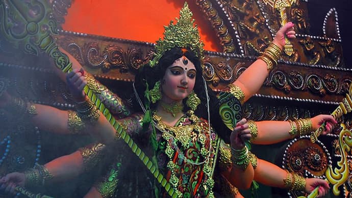 Sharadiya Navratri 2022: देवी दुर्गा को किस देवता ने कौन-सा शस्त्र दिया, कैसे बना शेर उनका वाहन?