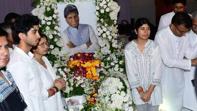 राजू श्रीवास्तव की प्रेयर मीट में रो पड़े कपिल-भारती, PHOTOS में देखें श्रद्धांजलि देने कौन-कौन पहुंचा