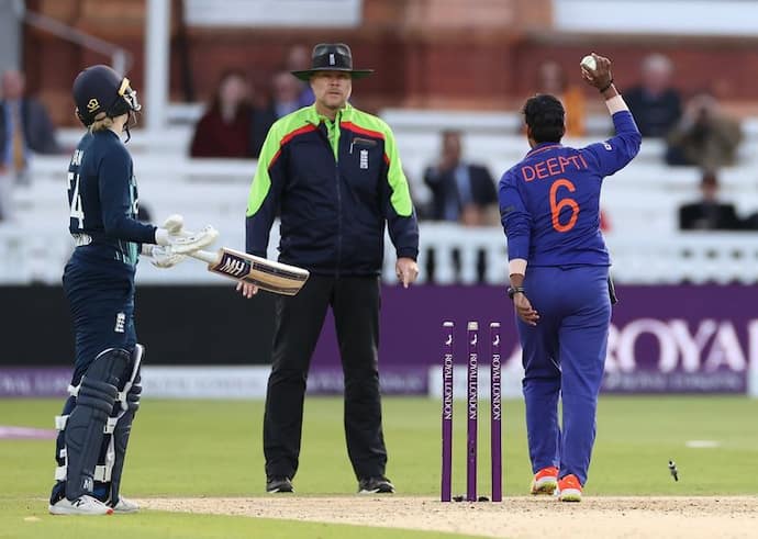 भारत की महिला खिलाड़ी के रन आउट से क्रिकेट जगत में दो फाड़, जानें क्यों सुर्खियों में आया 'मांकड़ कंट्रोवर्सी'
