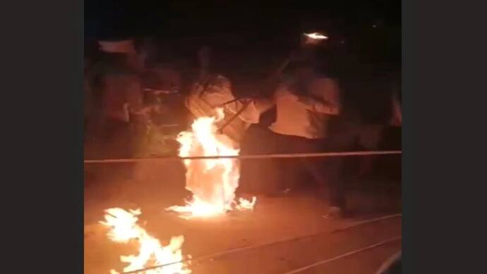 रामलीला में ताड़का राक्षसी वध चल रहा था, अचानक आग की चिंगारियों से दहला मंच...जल गया कलाकार