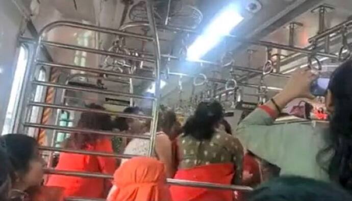 जब लोकल ट्रेन में भी महिलाएं करने लगीं गरबा डांस.. जानिए इंटरनेट यूजर्स ने क्या दिए रिएक्शन 