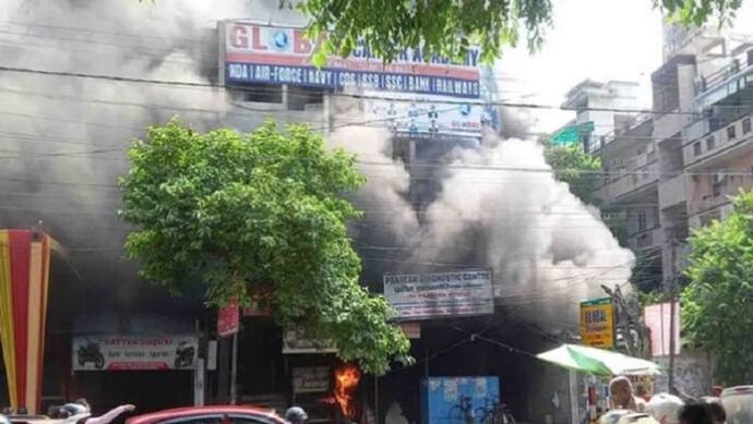 कानपुर: कोचिंग कॉम्पलेक्स के बेसमेंट में लगी भीषण आग, छज्जे से ऐसे बाहर निकाले गए छात्र