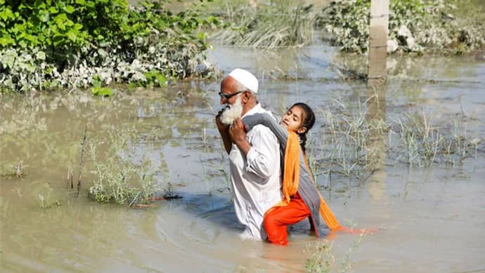 Dirty Politics: एक तिहाई पाकिस्तान बाढ़ में डूबा, तो भारत से मदद की उम्मीद, बाकी मुद्दों पर दुश्मनी बनी रहेगी