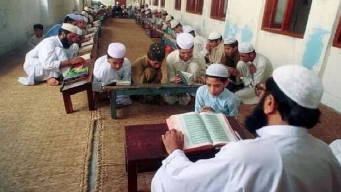 लखनऊ: मदरसों में पढ़ाई का वक्त बढ़ाने के फैसले का हुआ विरोध, मुस्लिम धर्मगुरु ने दिया इमामत का हवाला