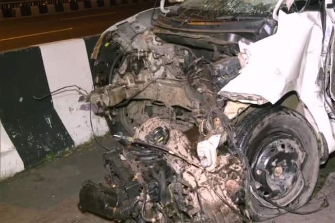 बांद्रा-वर्ली सी लिंक सड़क हादसे में 5 लोगों की मौत: मदद के लिए पहुंची एंबुलेंस से टकरा गईं 5 गाड़ियां 