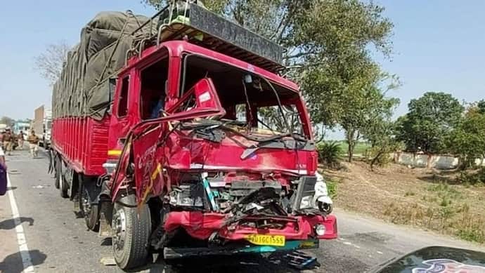 दशहरे का मेला देखने जा रहे लोगों को ट्रक ने रौंदा, एक परिवार के 4 लोगों समेत 5 की मौत 
