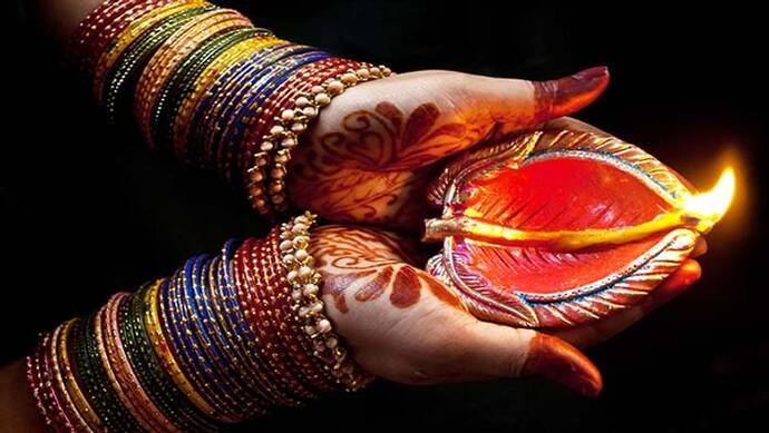 Diwali 2022: दीपावली से जुड़ी हैं अनेक परंपराएं, जानें देश के किस राज्य में कैसे मनाते हैं ये उत्सव?