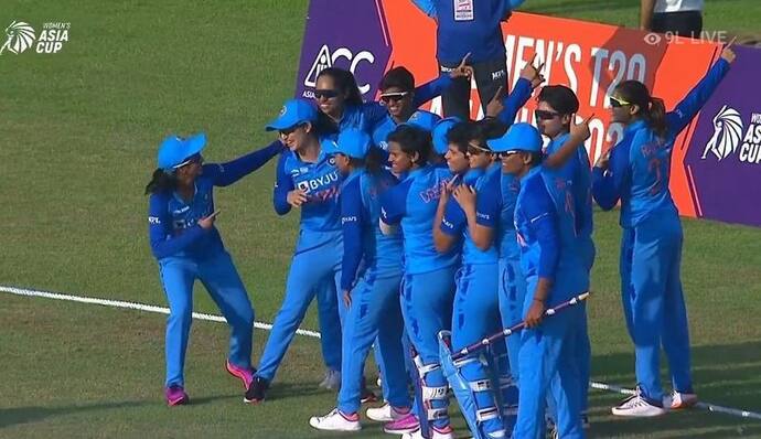 पहले बॉलर्स ने बिछाया जाल फिर मंधाना का तूफान...भारतीय महिला क्रिकेट टीम ने 7वीं बार जीती एशिया कप की ट्रॉफी