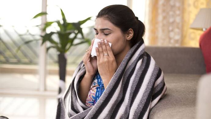 सर्दी शुरू होते ही सताने लगा है सर्दी-जुकाम और खांसी का खतरा, तो इससे बचने के लिए अपनाएं ये नुस्खे