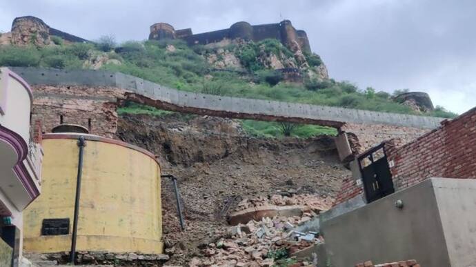  राजस्थान में 1750 साल पुराने किले की दीवार गिरी, कई मजदूर दबे-मौत भी हुई...सील कराया गया पूरा किला