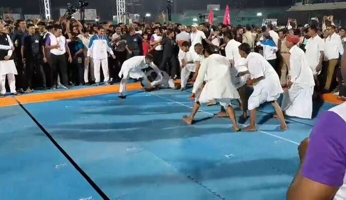 राजस्थान में विलेज ओलंपिक का गजब सीनः कबड्डी मैच में लोगों ने खेल मंत्री की टांग पकड़ पछाड़ा,CM बजाते रहे ताली
