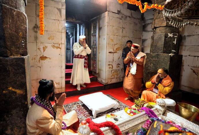PM मोदी ने की केदारनाथ मंदिर में पूजा-अर्चना, हिमाचली महिलाओं की बुनी हैंड मेड ड्रेस पहनकर निभाया वादा
