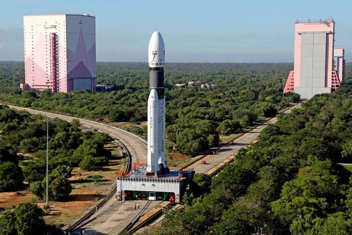 36 ब्रॉडबैंड सैटेलाइट के पहले कमर्शियल लॉन्च के लिए तैयार है इसरो, उड़ान भरेगा सबसे भारी रॉकेट LVM3-M2