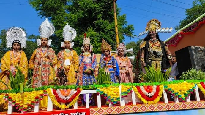 दीपोत्सव: कलाकारों ने सांस्कृतिक कार्यक्रम के साथ निकाली भव्य शोभायात्रा, हर तरफ गूंजे राम के नारे