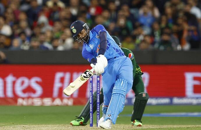 T20 World Cup: भारत-पाकिस्तान की जंग में कैसे 7 ओवर के बाद विराट ने बदला गियर, जानें ओवर दर ओवर का हाल