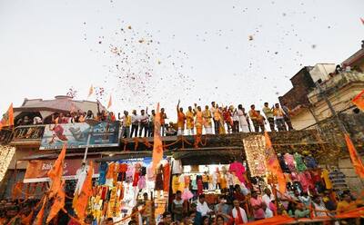 अयोध्या में दीपोत्सव के विश्व कीर्तिमान का गवाह बनें पीएम मोदी, रामनगरी में एक झलक को बेताब दिखे लोग Pics